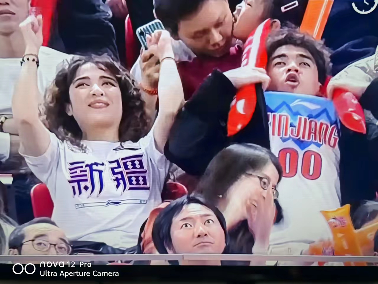 爱游戏-Doinb迎来二十赛季出色发挥，尤文图斯观众热烈欢呼！