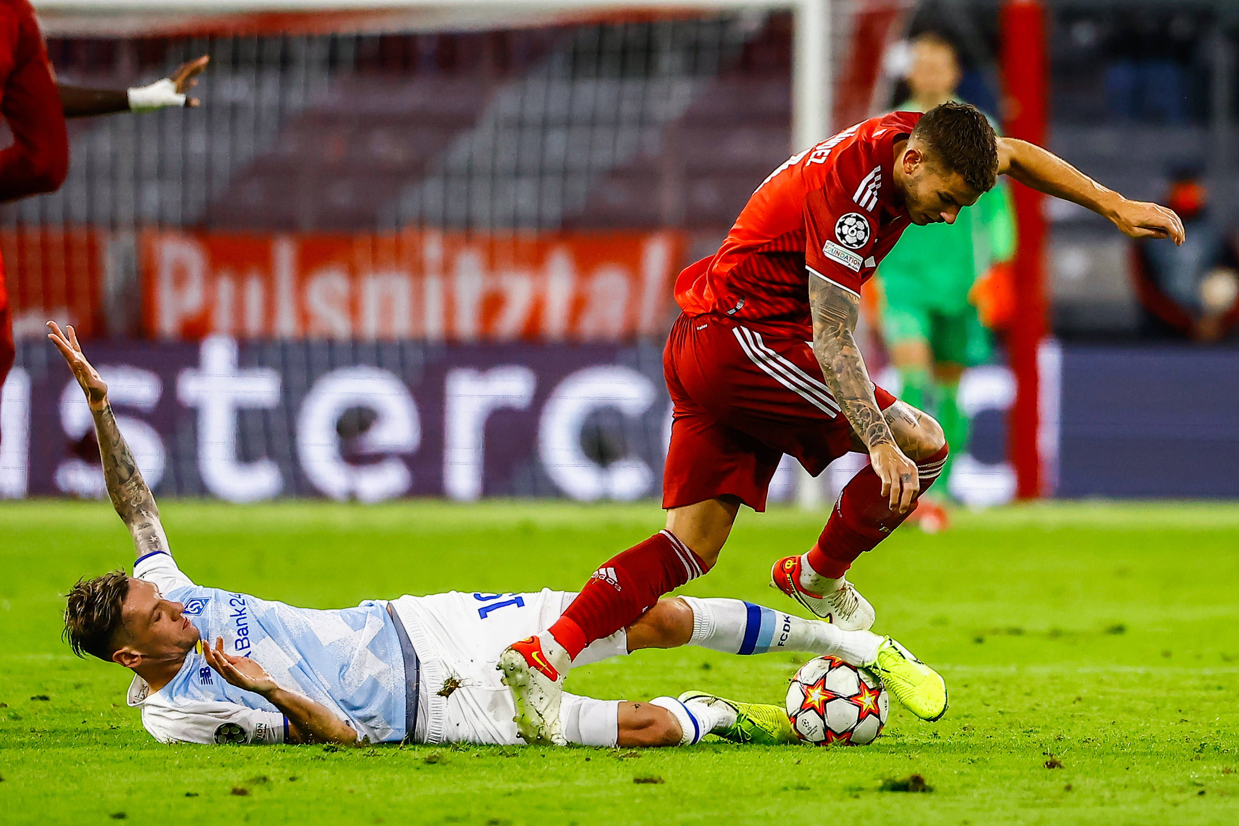 爱游戏-莱万多夫斯基在快船比赛中出色发挥，夺冠引发热议！