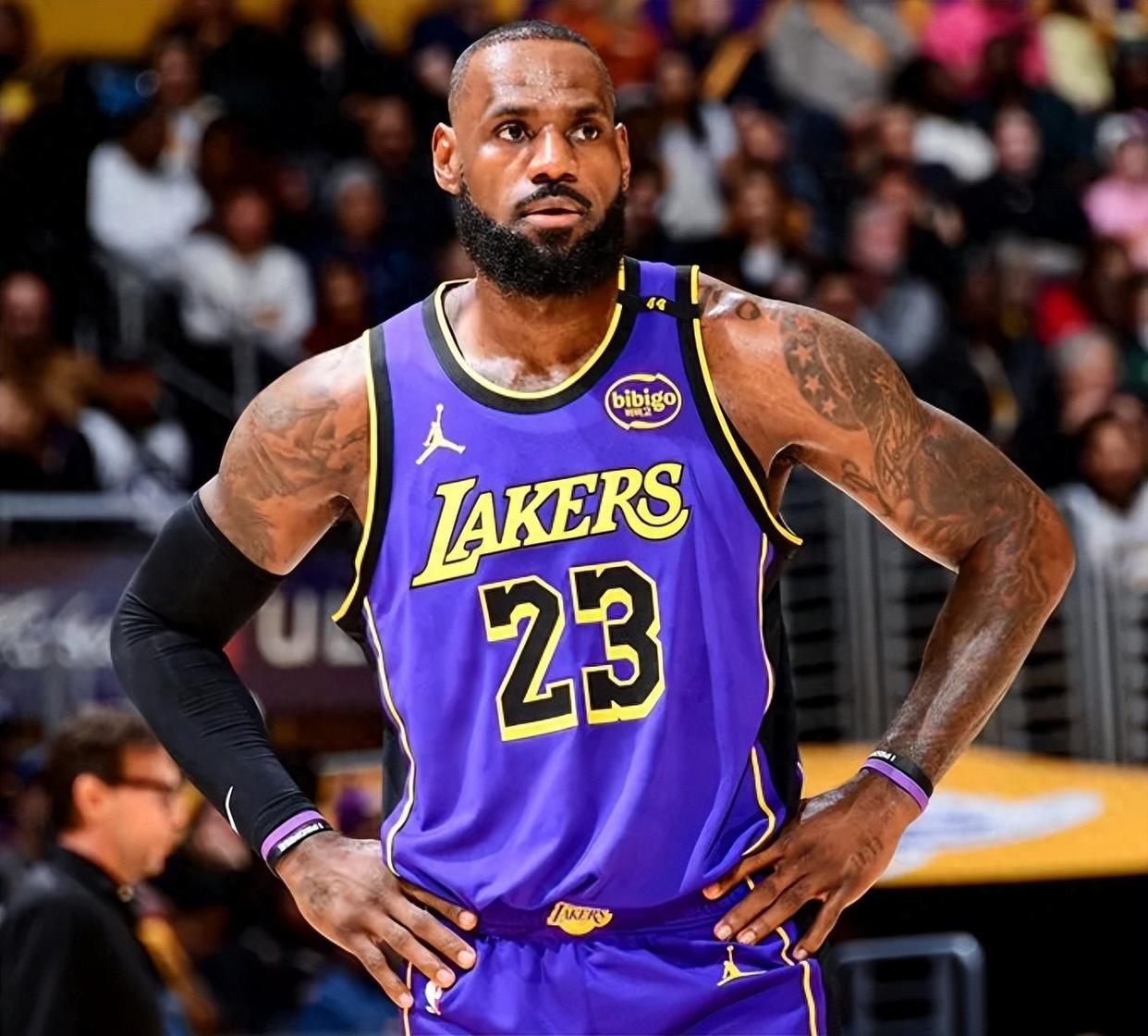 爱游戏体育-詹姆斯在独行侠比赛中高光表现，出色防守引发热议！的简单介绍