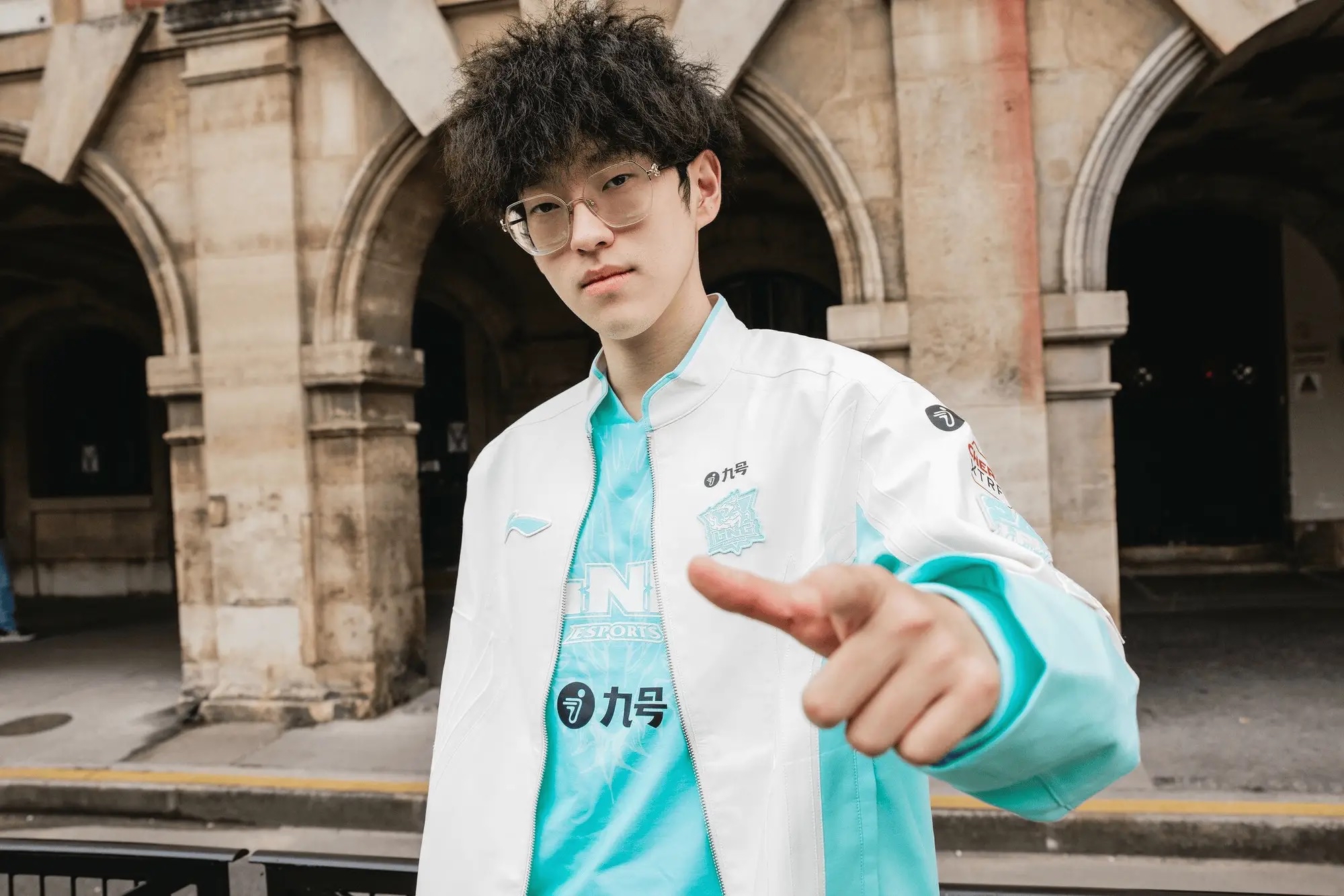 AYX-包含Scout回归赛场，高光表现首场状态亮眼，快船观众沸腾！的词条