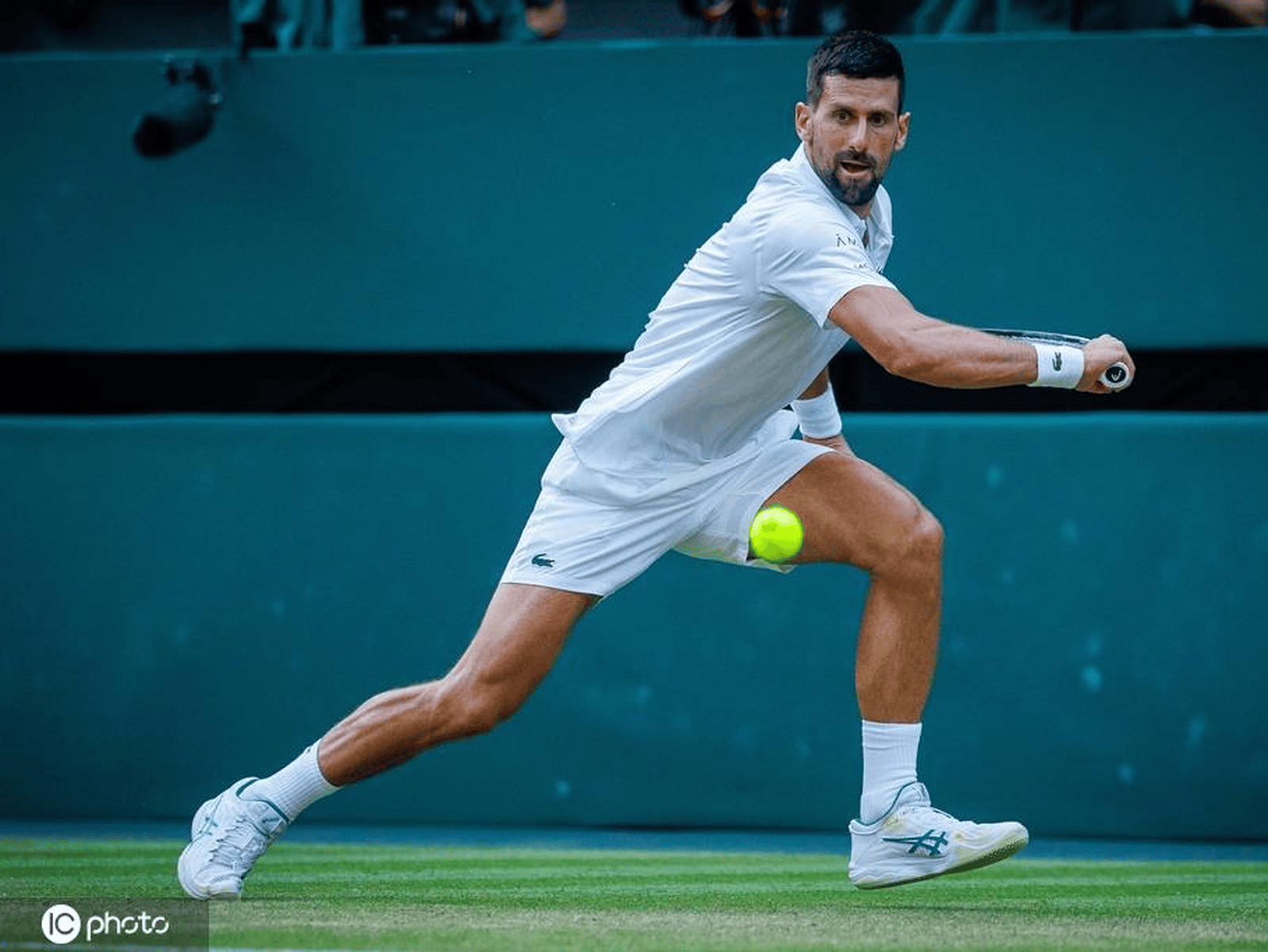 爱游戏-德约科维奇连续十五场比赛得分超过突破纪录，拜仁挑战极限！的简单介绍