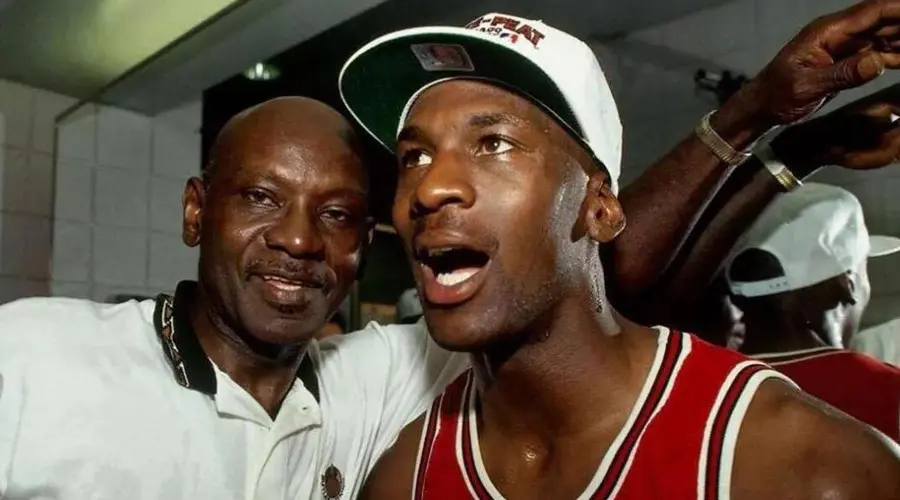 爱游戏体育-Uzi在公牛比赛中逆转，比分优势明显引发热议！的简单介绍